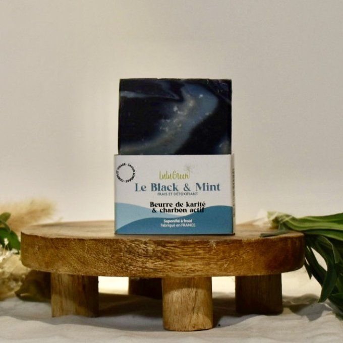 Savon bio Black&Mint au charbon actif et menthe, fabriqué artisanalement à Iguerande pour les peaux 