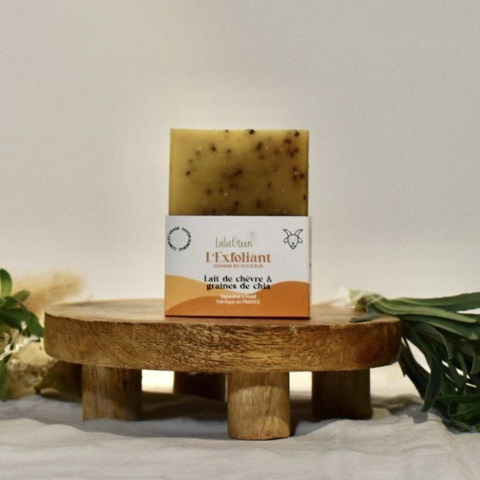 Savon exfoliant artisanal au lait de chèvre, graines de chia et citronnée, fabriqué à la main à Igue