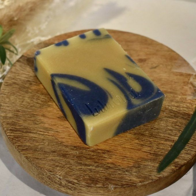 LE ROMANTIQUE, savon au lait de chèvre délicatement parfumé à la Lavande et Palmarosa