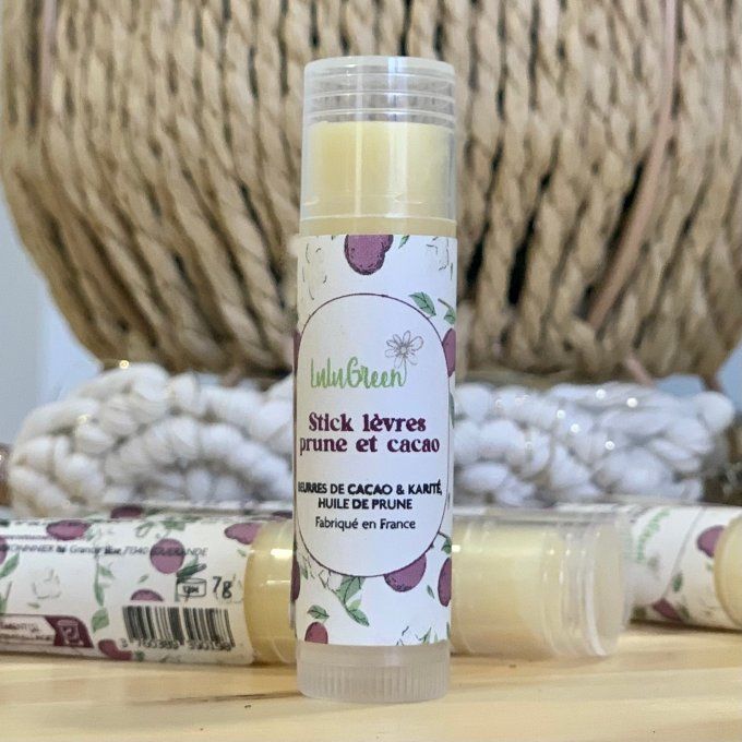 Stick à lèvres naturel au beurre de cacao et huile de prune, format nomade réparateur pour toute la 